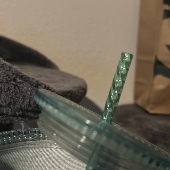 Starbucks cup - Picture 2 of 2